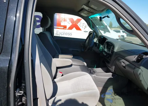 2005 Toyota Tundra Sr5 V8 z USA, uszkodzony, nr VIN 5TBBT44105S473288